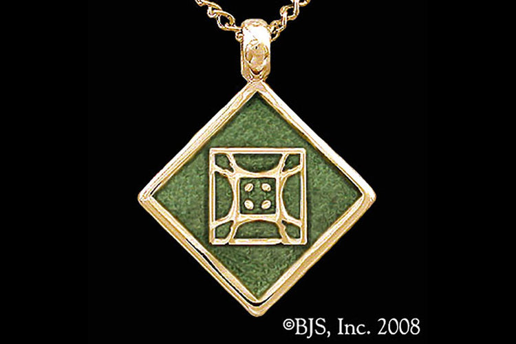 Jewelry - Aon Mai Pendant
