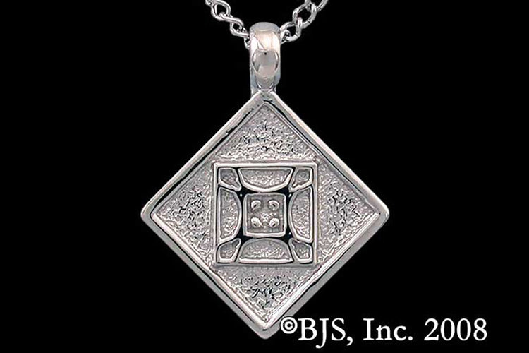 Jewelry - Aon Mai Pendant